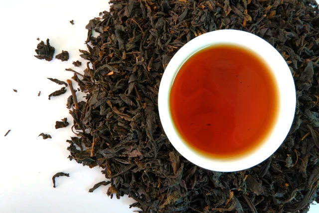 Мгновенный имбирь черный чай цена FOB во Вьетнаме помогает снизить кровяное давление продается по низкой цене урожай 2021