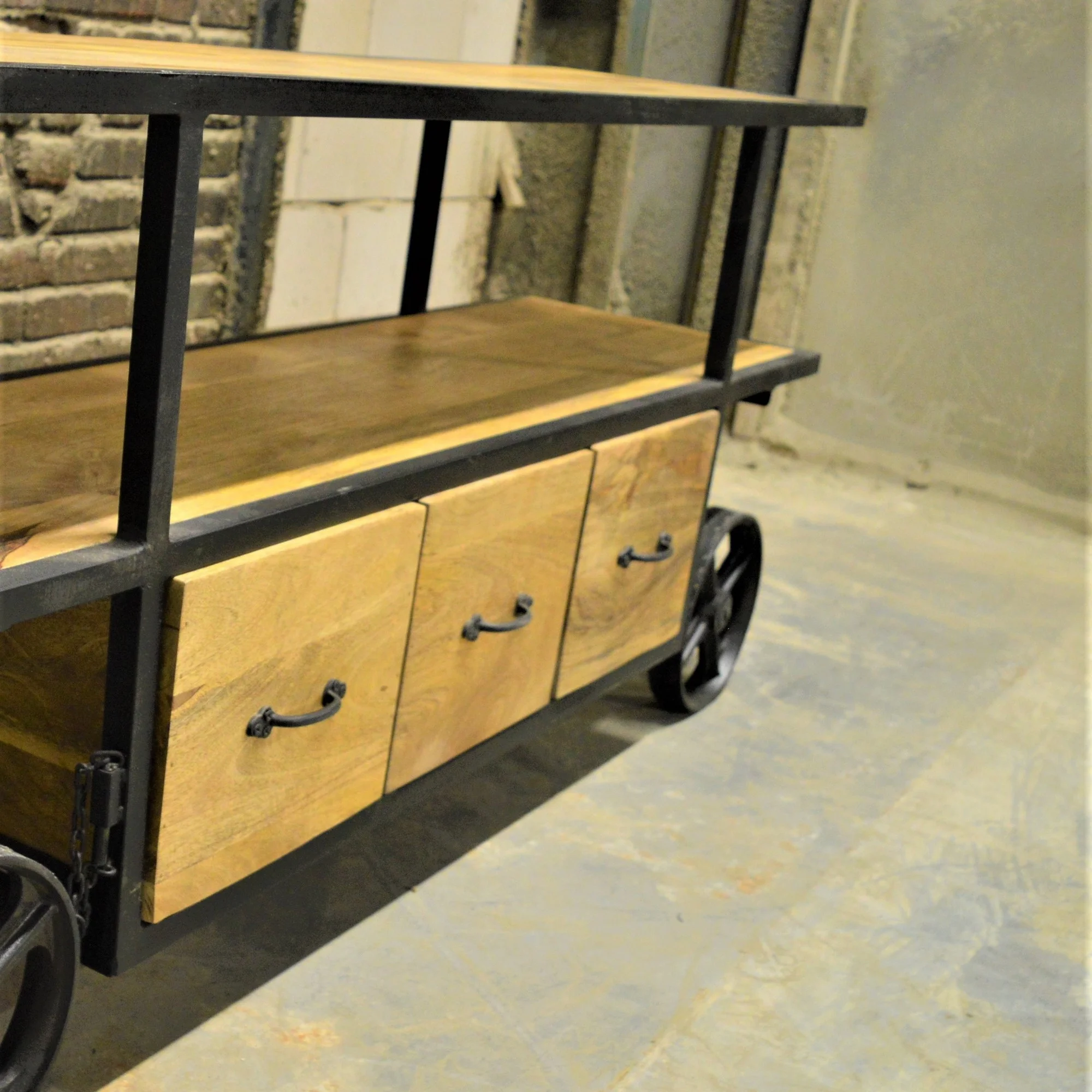 Industrial 2024 High selling console table with storage and wheels New design vintage style industrial console with wheels