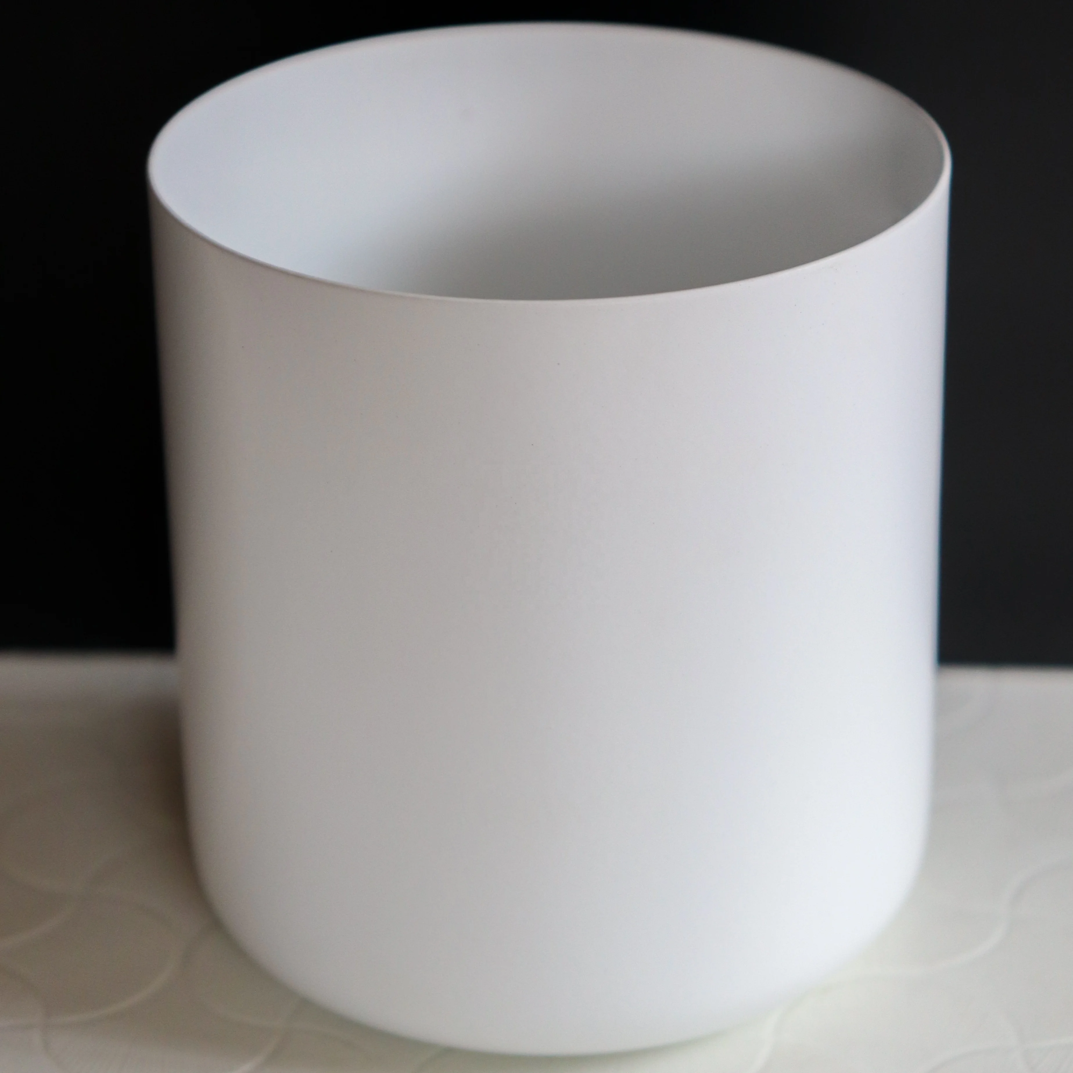 Empty iron candle jar white powder coating candle Container with Copper Plating For Soy Wax to Manufacture Candles
