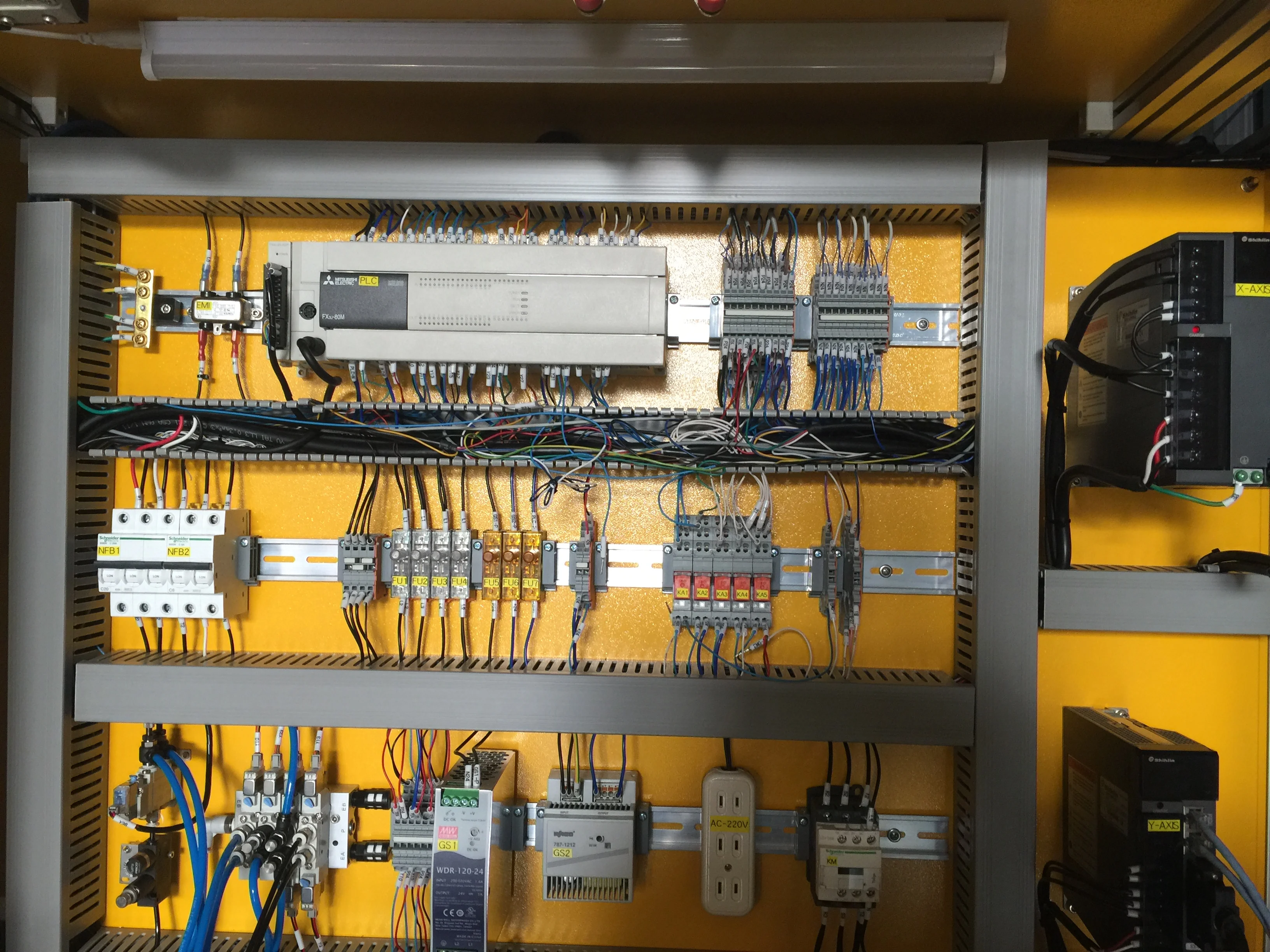  Машина для этикеток IML robot solution in mold 1000 мл ванна 2 полости от машины литья под давлением кормления