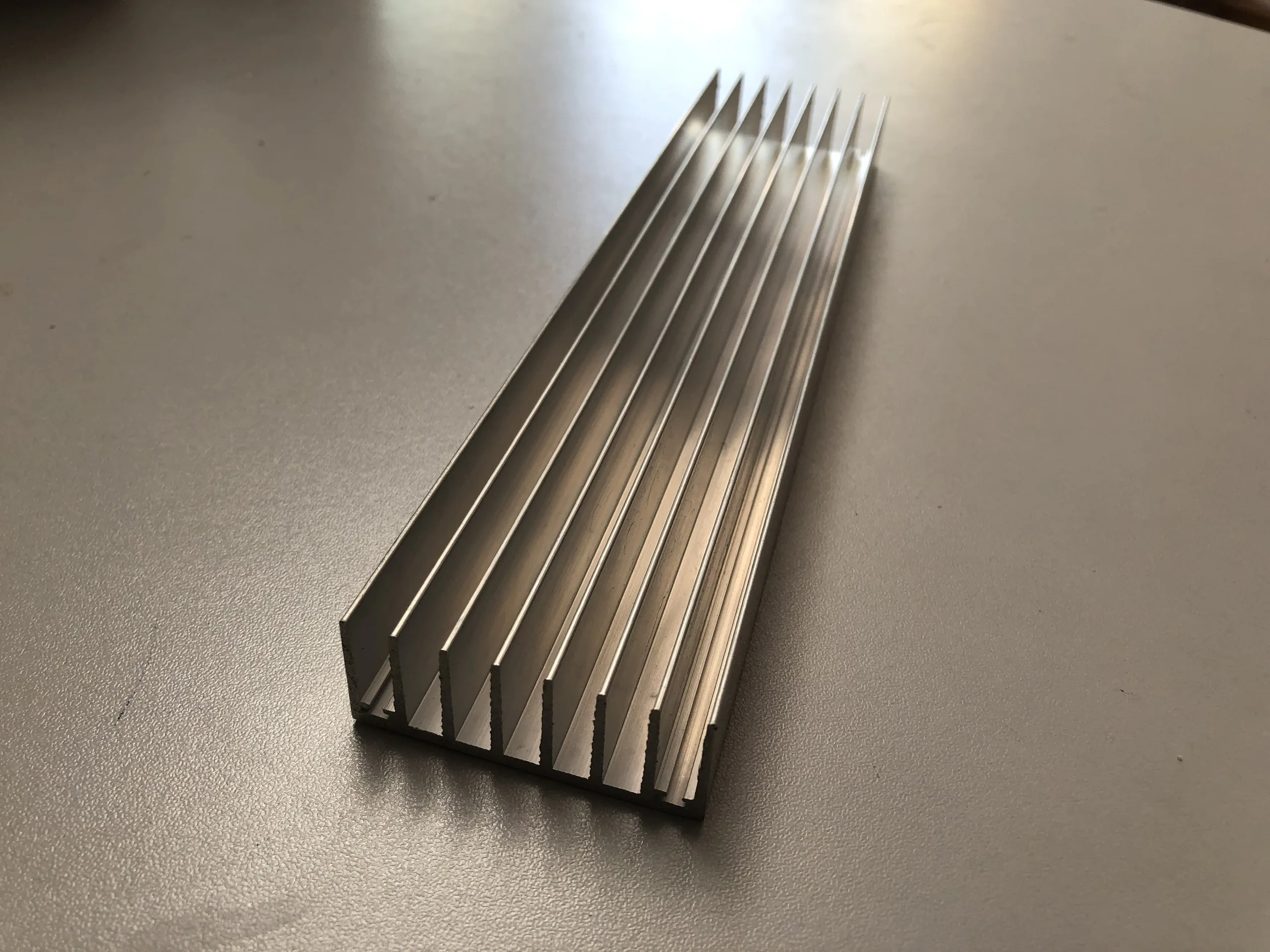 Шалуми индивидуальный дизайн серебристый теплоотвод алюминий сделано во Вьетнаме