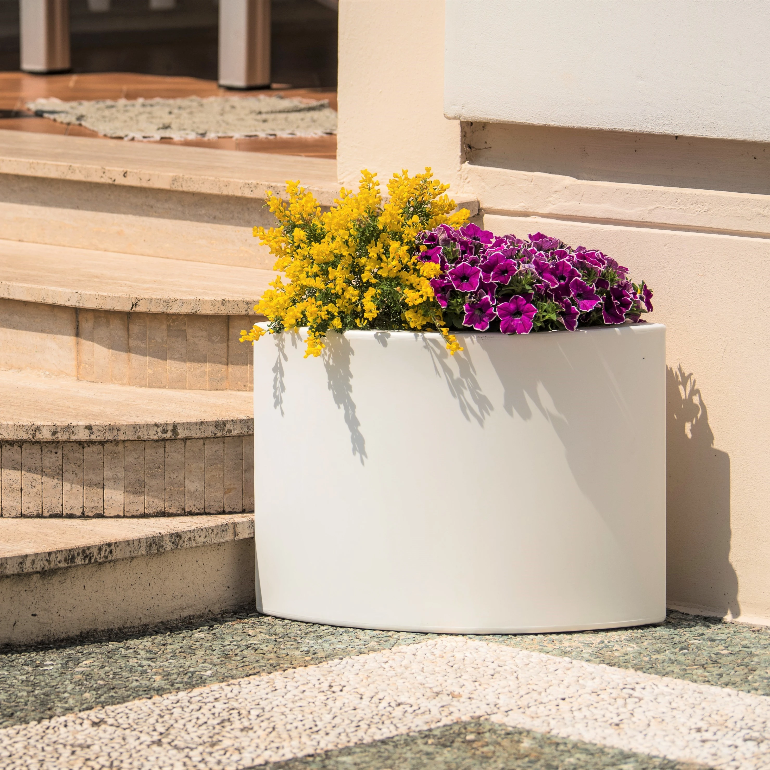 Premium quality Italian Design Plastic Durable Customized Color Small Vase Plant Pot for Garden Corner