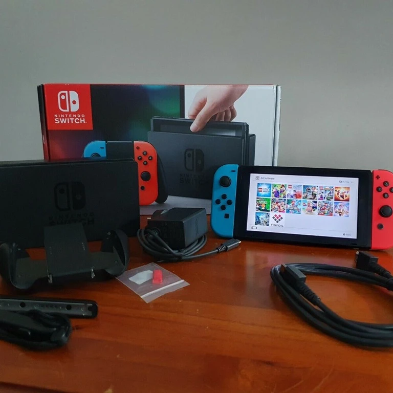 NINTENDO Switch - Neon Red & Blue