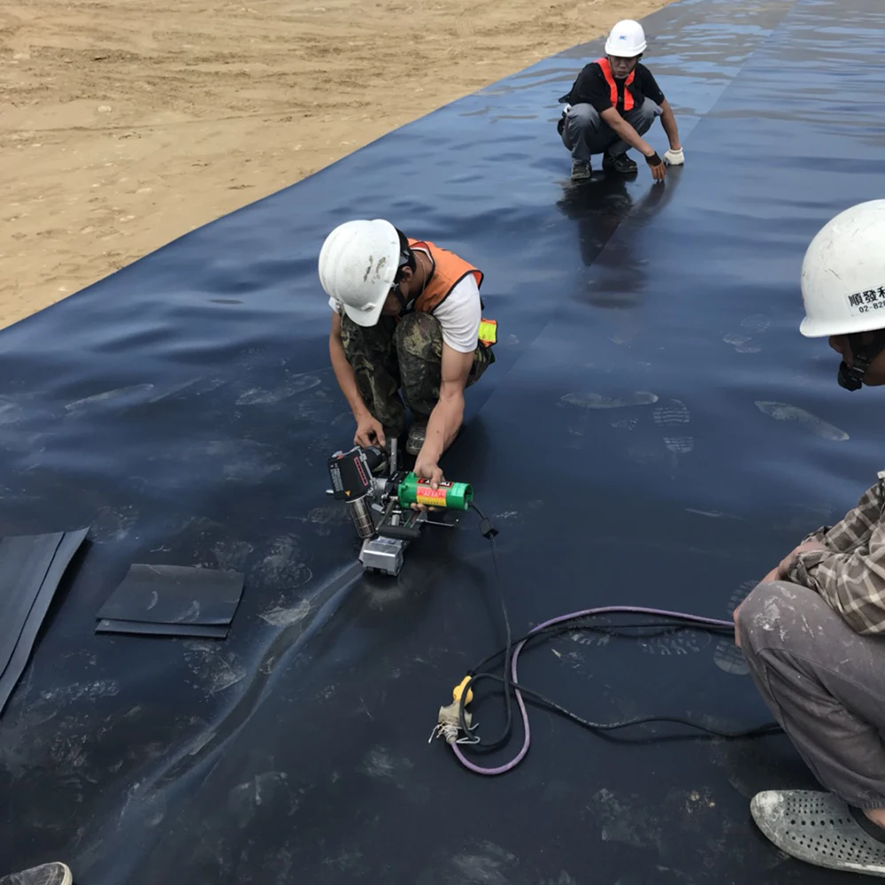  ПВХ водонепроницаемая кровельная мембрана оптовый поставщик строительных материалов 1 0 мм 5 2 (ПЭТ-сетка) черного цвета