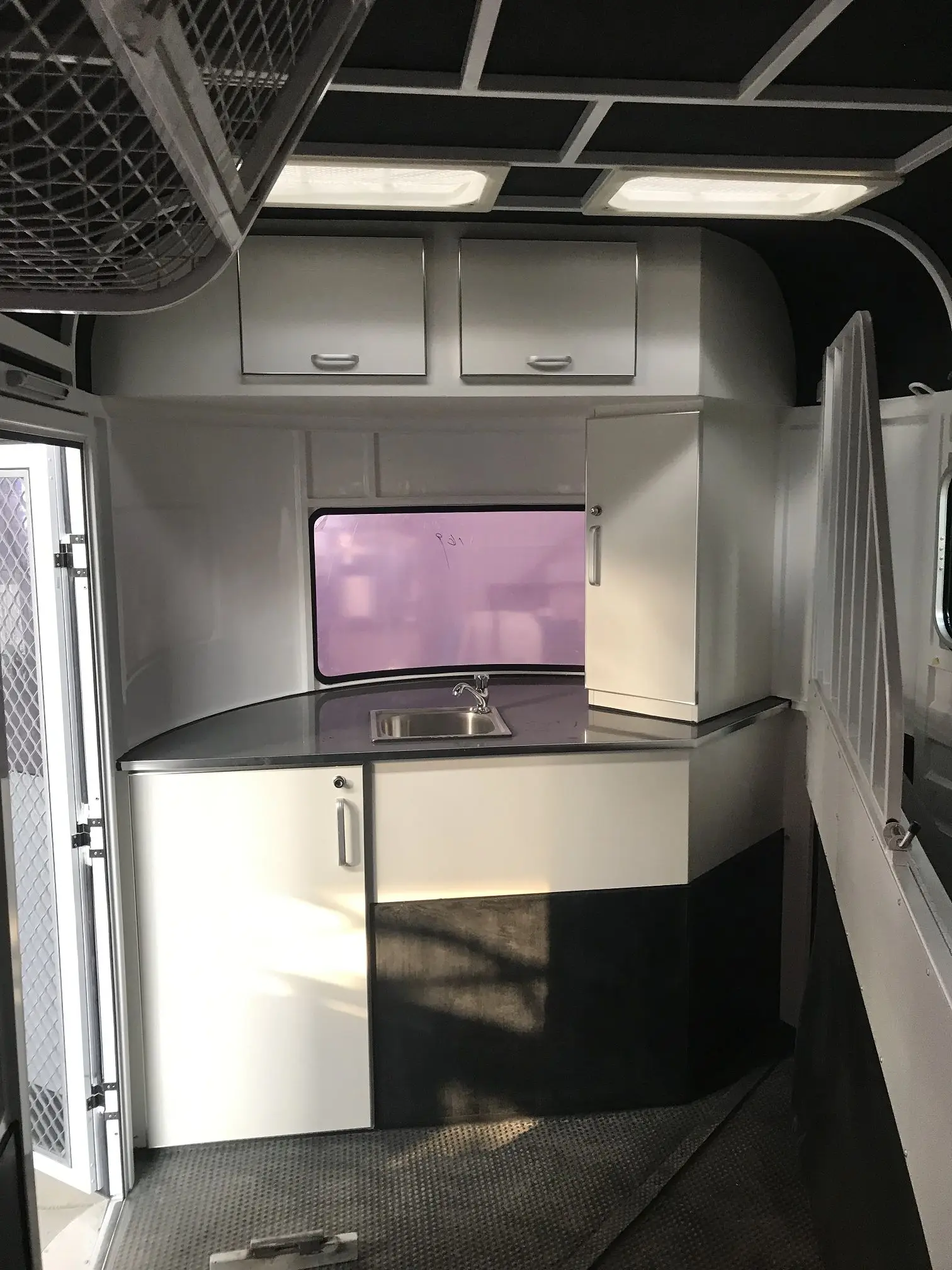 2 horse angle load deluxe float camper tent trailer