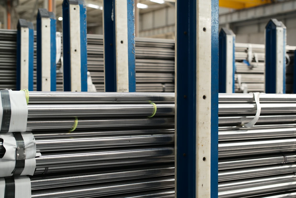 Глянцевые круглые стальные стержни 18-200 мм