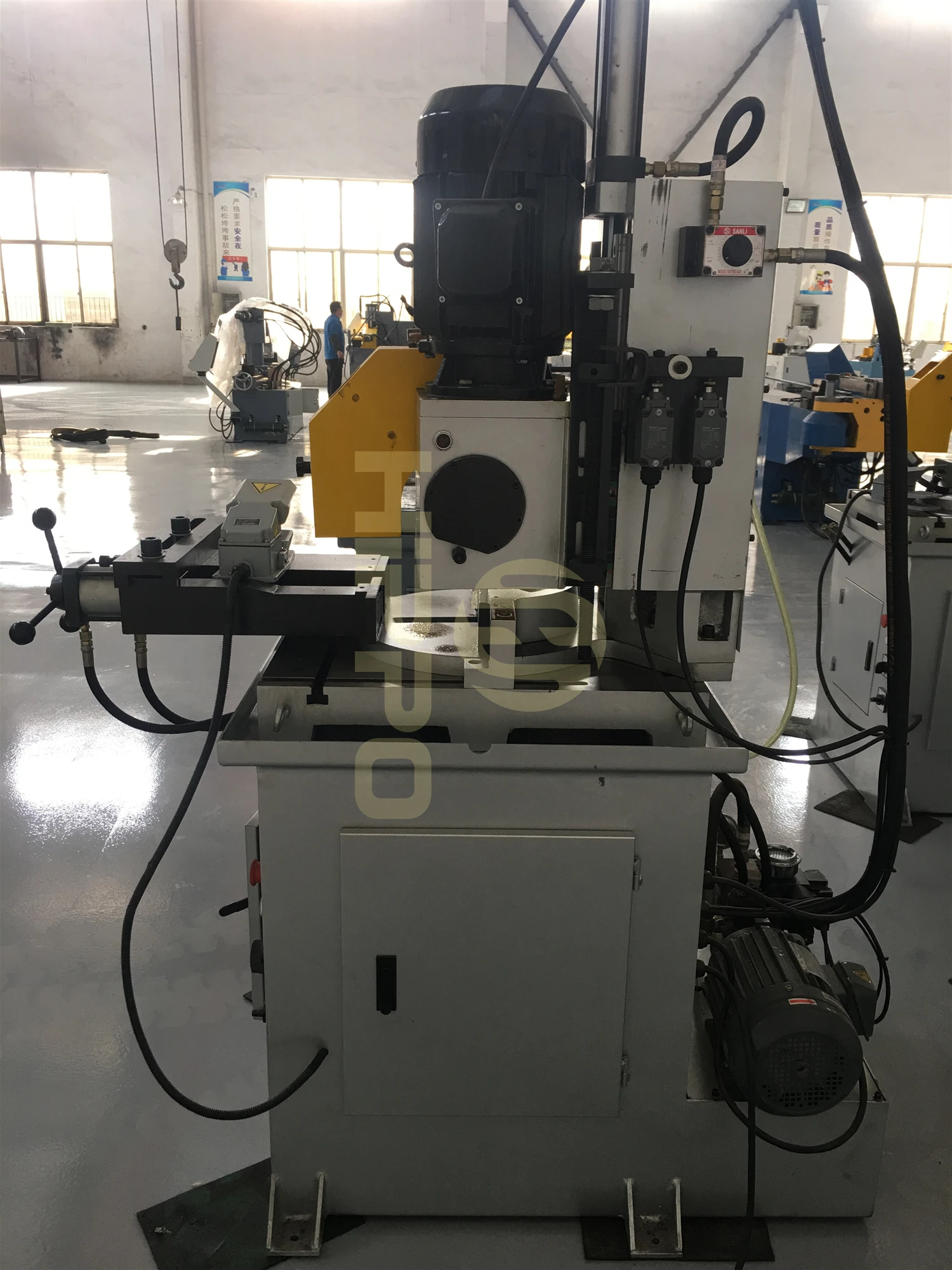 
hydraulic semi automatic burr free pipe tube circular saw metal cutting machines 