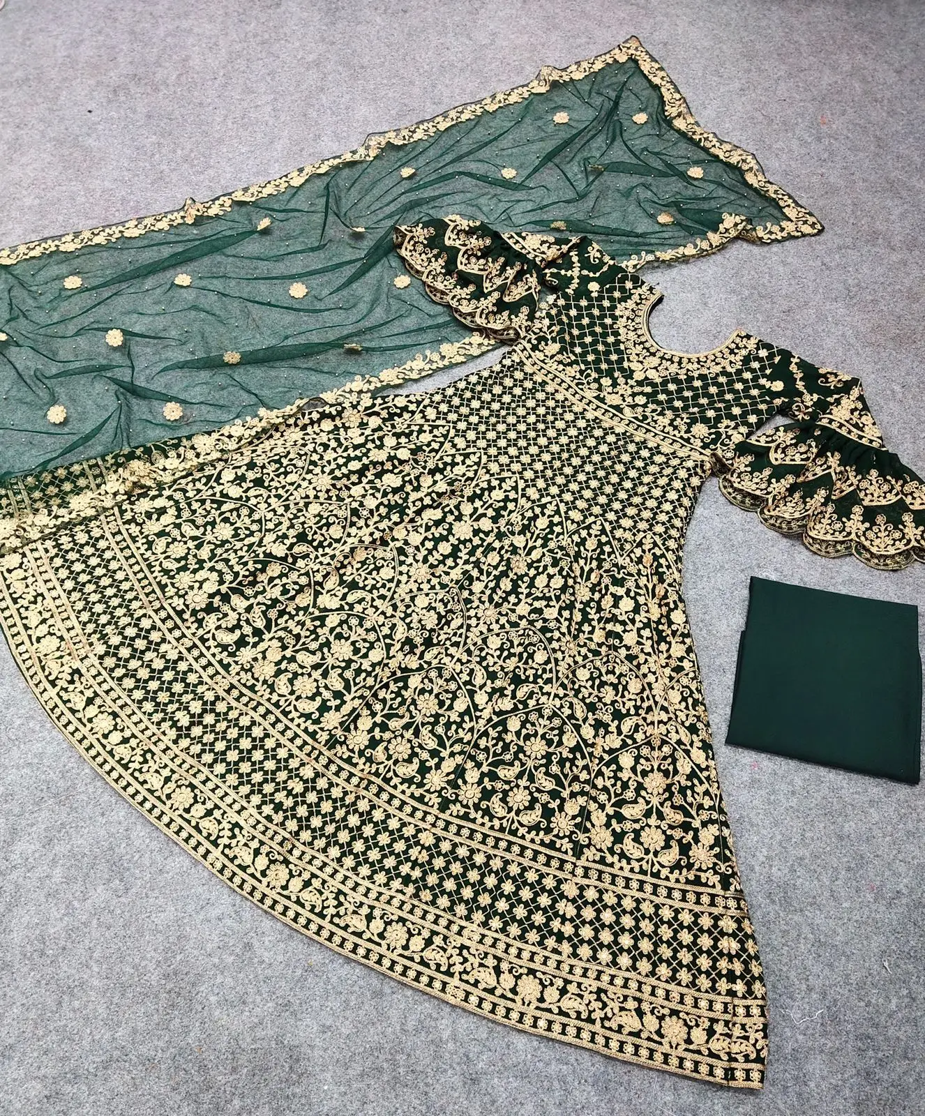 Luxury green colour  Heavy Beaded Embroidered work and diamonds work with duptta and bottom   Evening Dresses Prom Party Gown