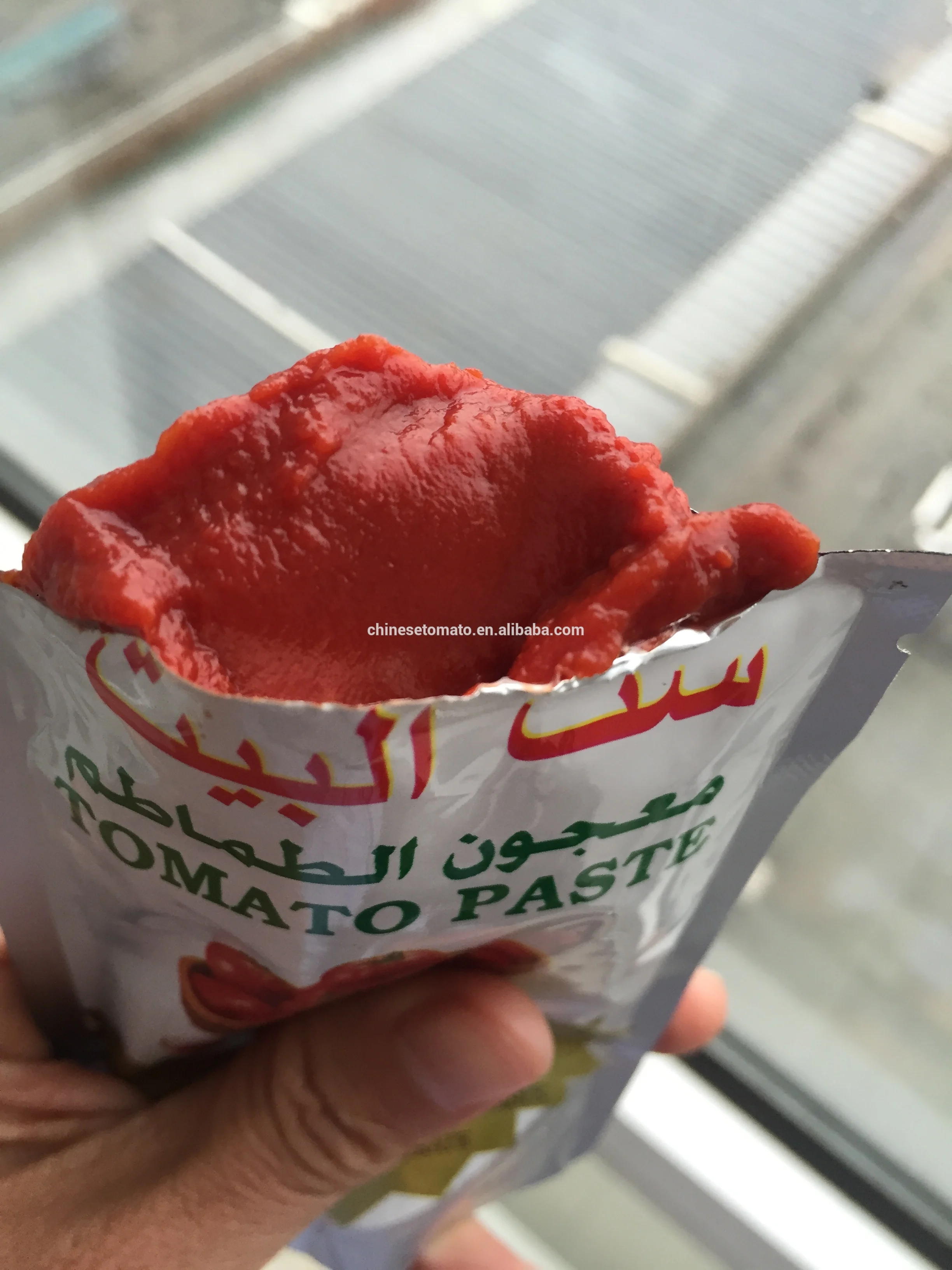 Высокое качество и оптовая продажа тонкий том бренд Саше томатная