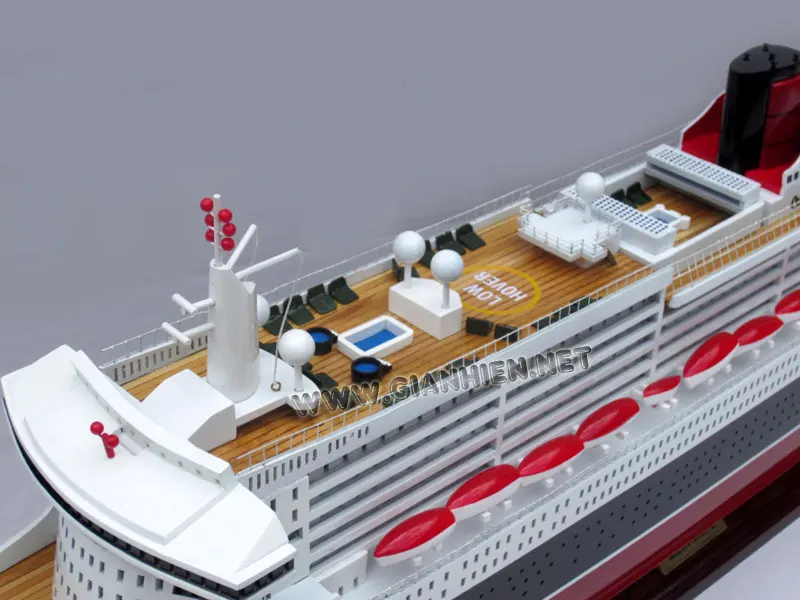 QUEEN MARY 2 WOODEN CRUISE SHIP MODEL - WOODEN OCEAN LINER