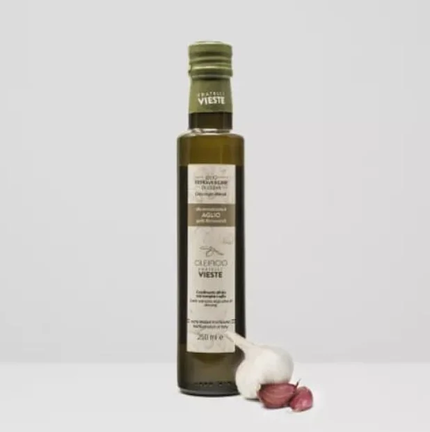 Hot Sales Italian GARLIC FLAVORED EXTRA VIRGIN OLIVE OIL for export