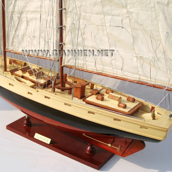 BLUENOSE II SAILING YACHT - WOODEN MODEL BOAT