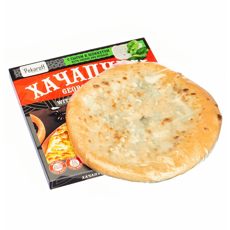 Традиционный замороженный пирог khachapuri с сыром и шпинатом, изготовленный из дрожжевого теста, с большим количеством наполнителя
