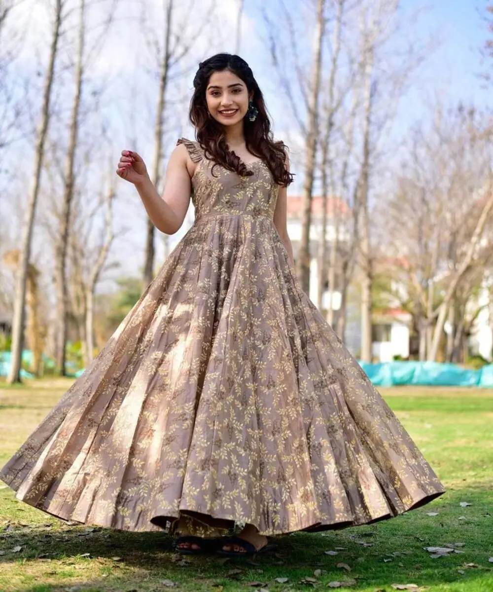 Fashionable georgette embroidery work with digital printed gown with dupatta wholesale price manufacturer for women textile