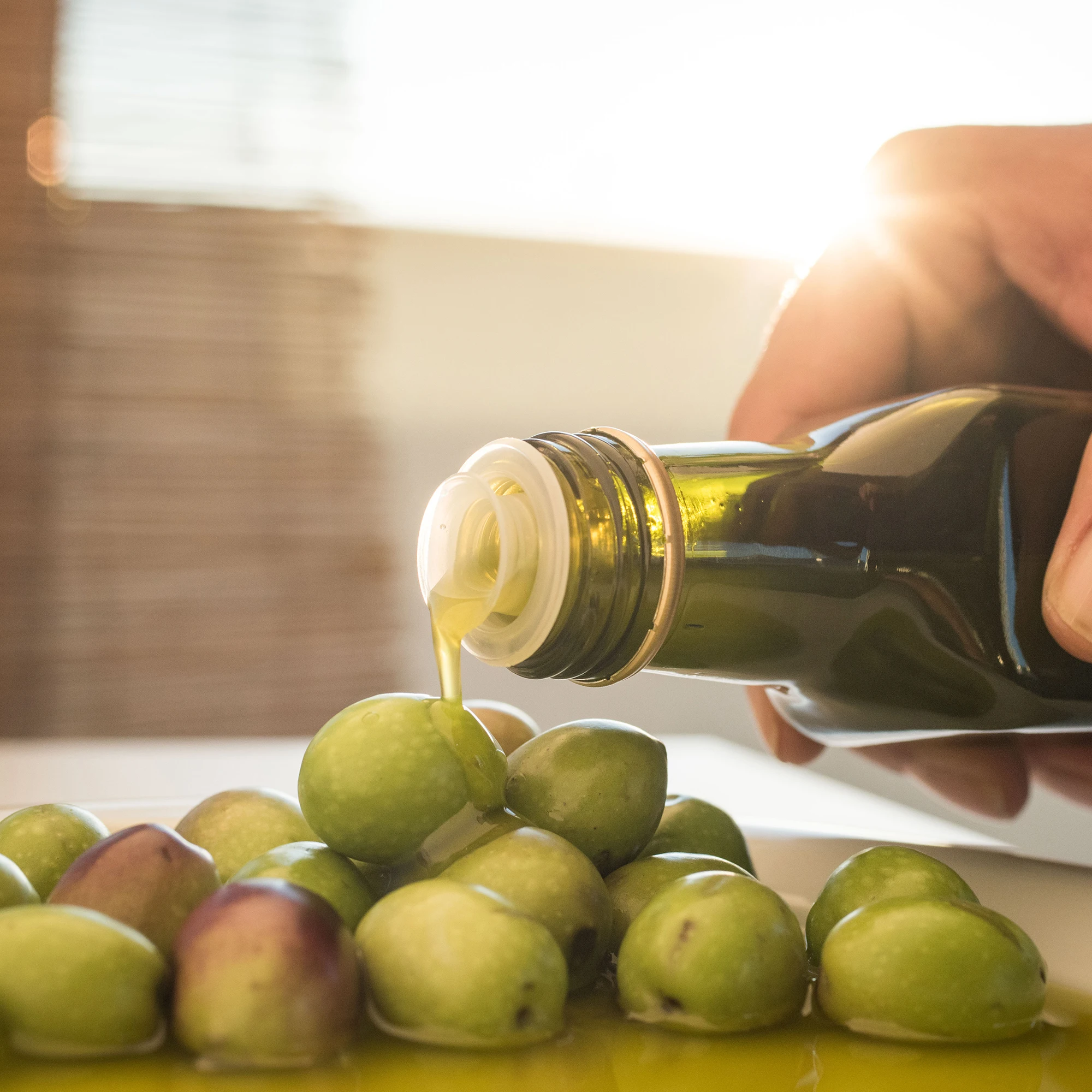 100% Italian Organic Extra Virgin Olive Oil 0.25L flavored with certified natural chilli pepper, excellent for dressing