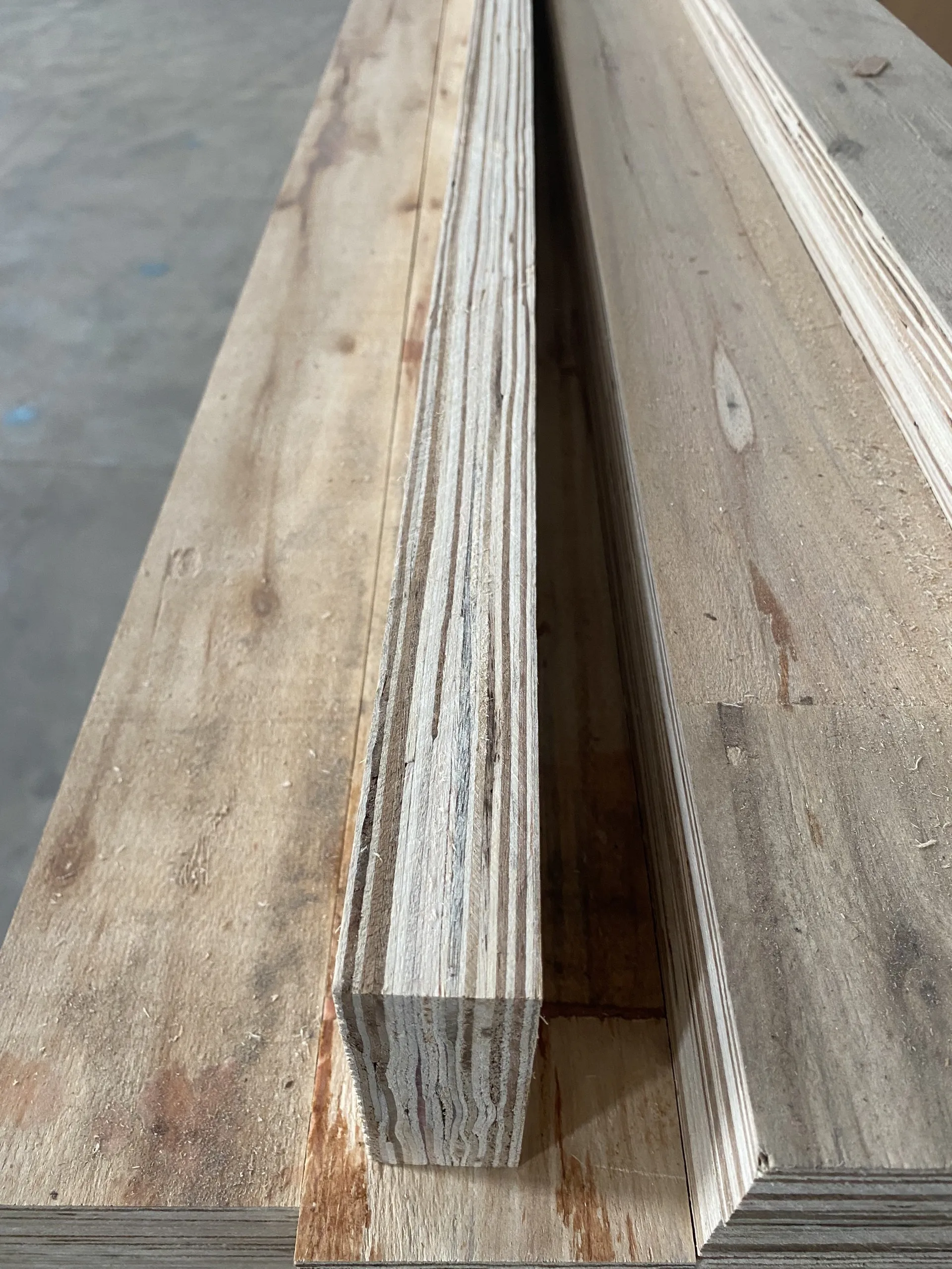 Gold Supplier LVL beam Laminated Veneer Lumber for construction, pallet, sofa frame Strong and durable E0, E1, E2 glue