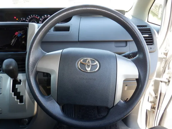 Used toyota mini van with good supplemental restraint system