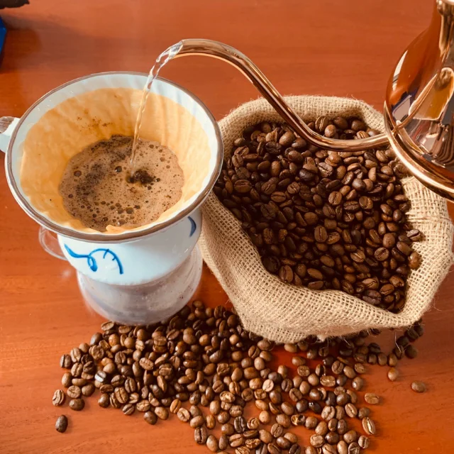 Top product Arabica roasted coffee beans Viet Nam Wholesale products Dark roast Pure coffee beans Mellow, sweet aftertaste