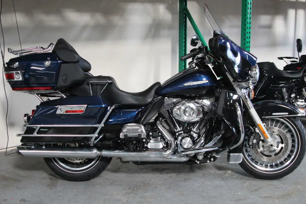 Слегка используемый 2012 Harleyy-Davidsoon FLHTK - Electra Glide Ultra