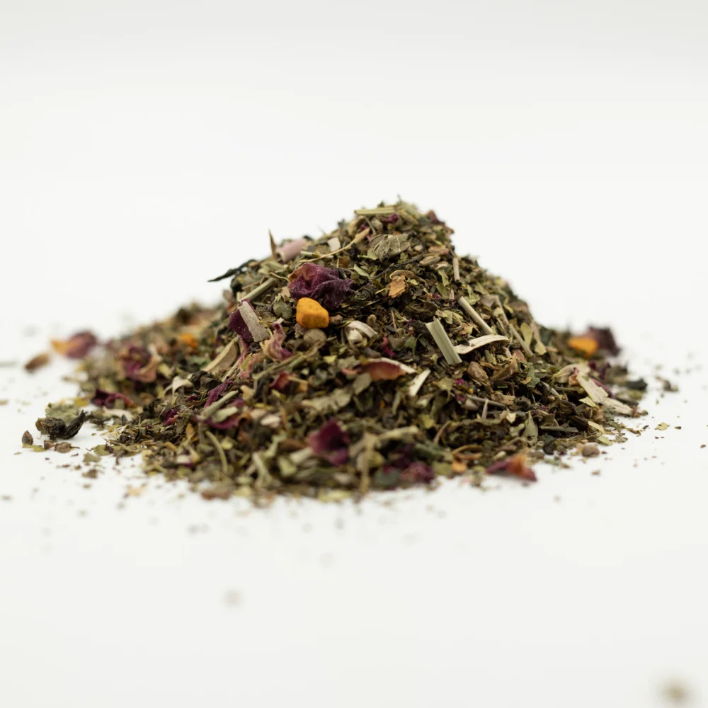 Куркума, имбирь и зеленые травы