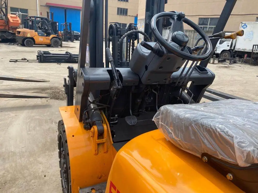 Japan Used TCM FD30 Forklift with excellent performance Used FD30/FD50/FD80 in cheap price
