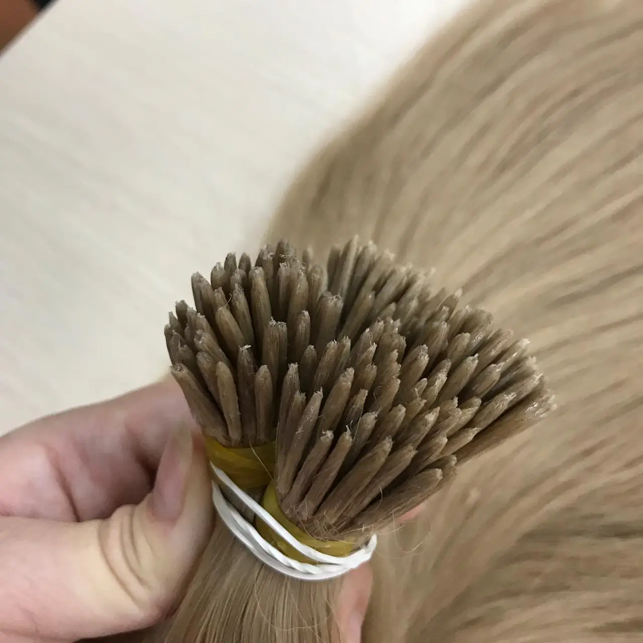 Оптовая продажа бразильские накладные человеческие волосы i Tip смешанные цвета фортепиано необработанные вьетнамские натуральные