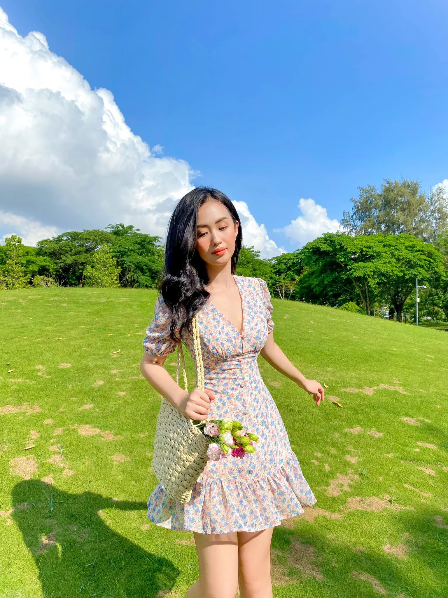 2021 последняя в Корейском стиле; Сезон лето Модные V образным вырезом с коротким рукавом мини-платье цветочным принтом шифоновое женское платье-мини для женщин