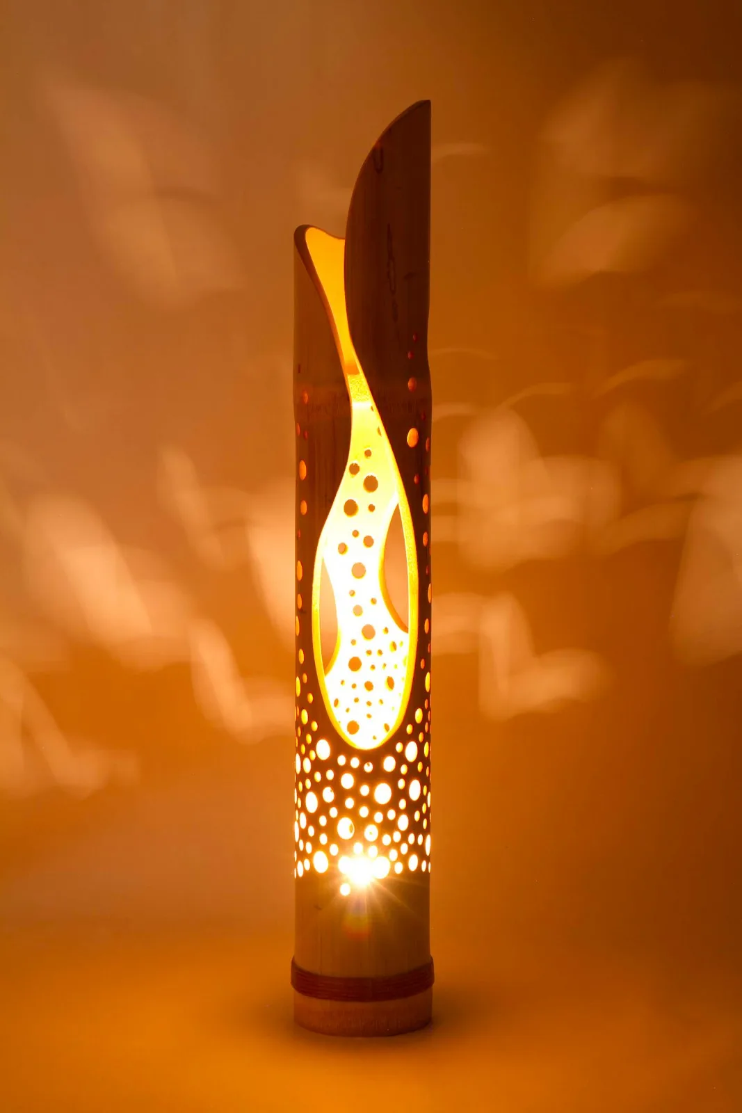 Wholesale cozy indoor art decor engraved bamboo lamp sturdy vintage bamboo led table lamp aesthetic