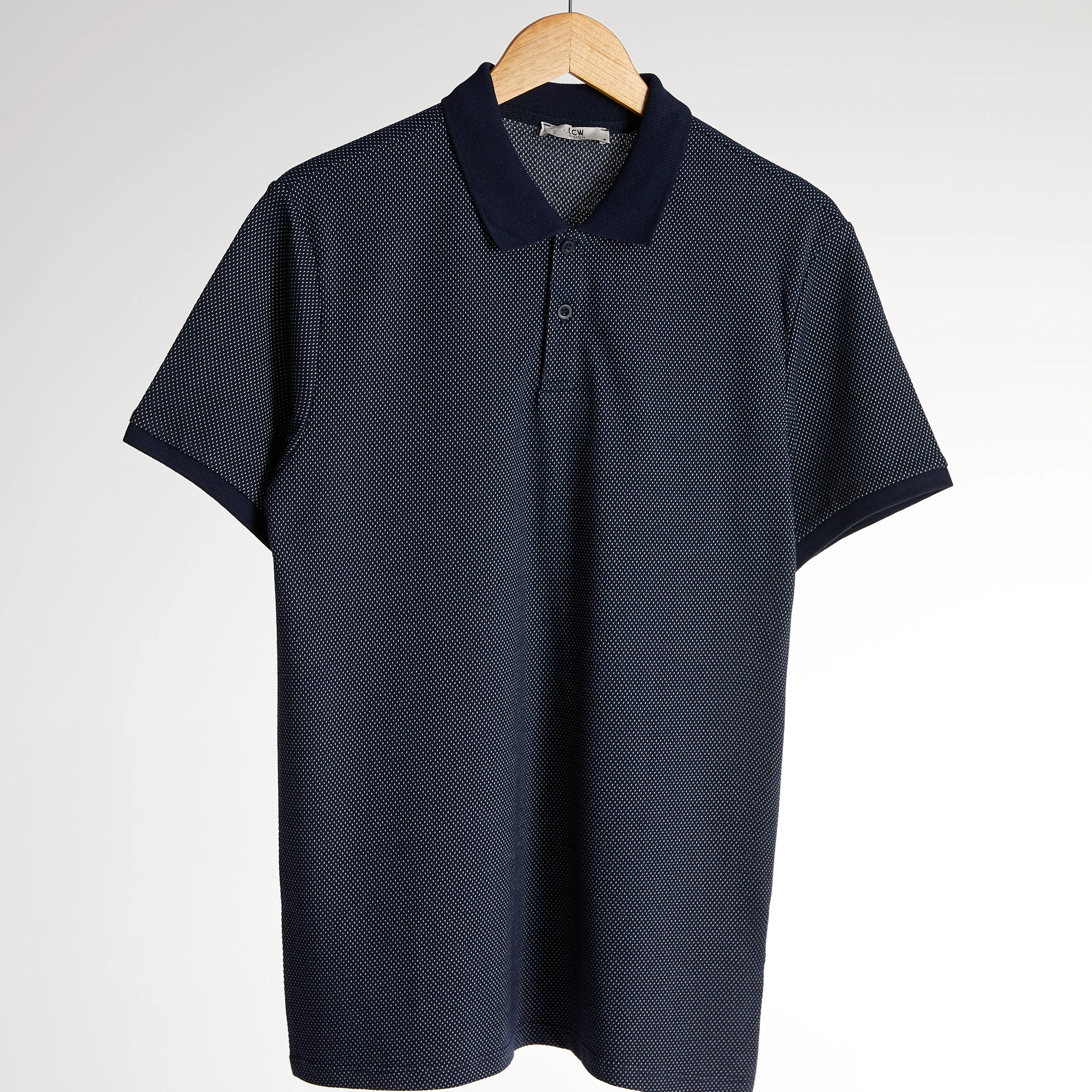 Мужская рубашка с коротким рукавом и воротником-поло