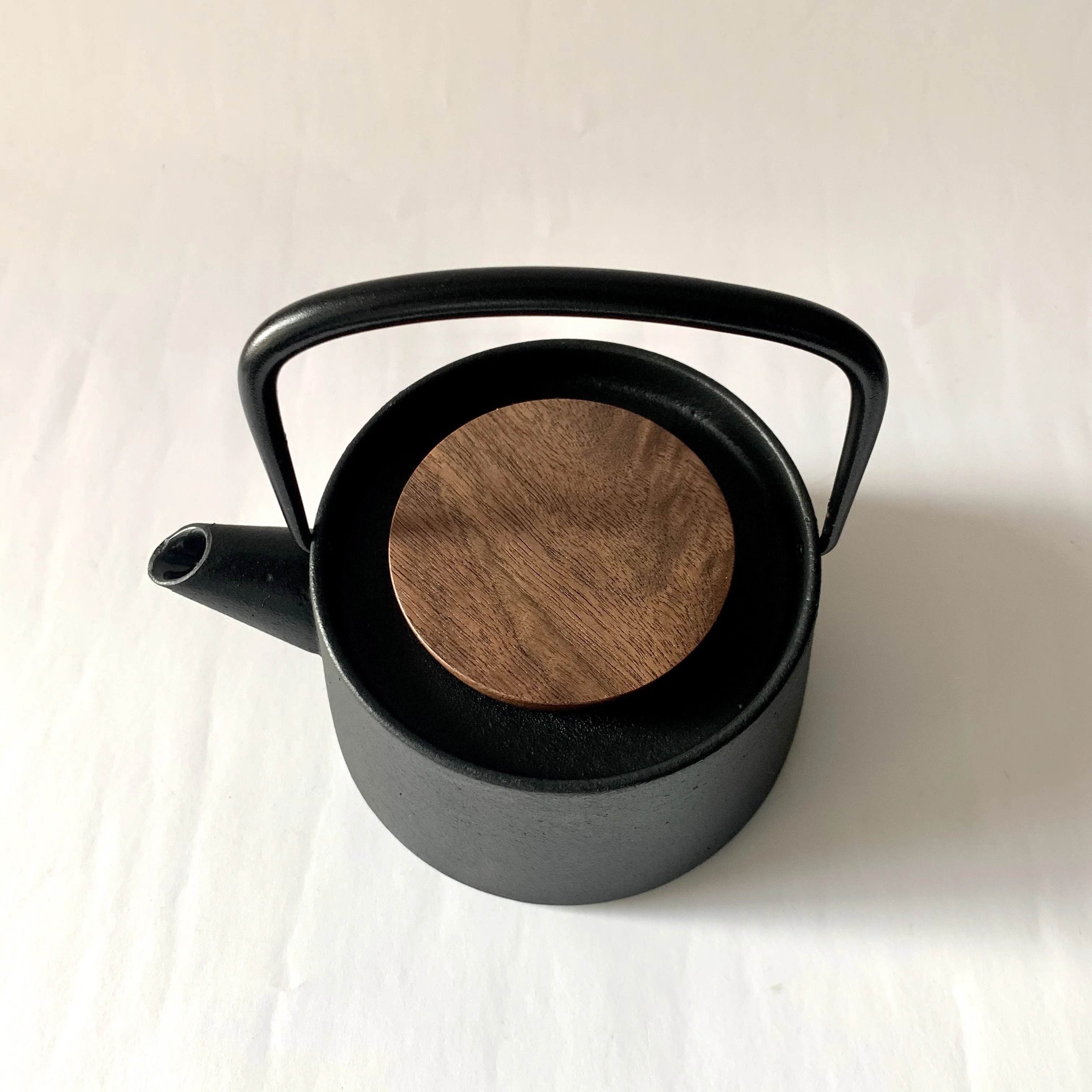 tetu Cast Iron Teapot designed by Makoto Koizumi drip free spout Nanbu Tekki made in Japan