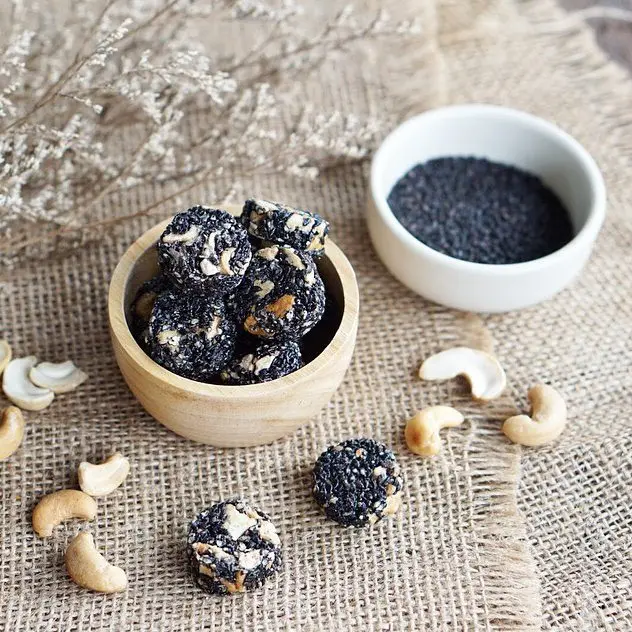 
Healthy Mixed Nut snack with black sesame made from Thailand 