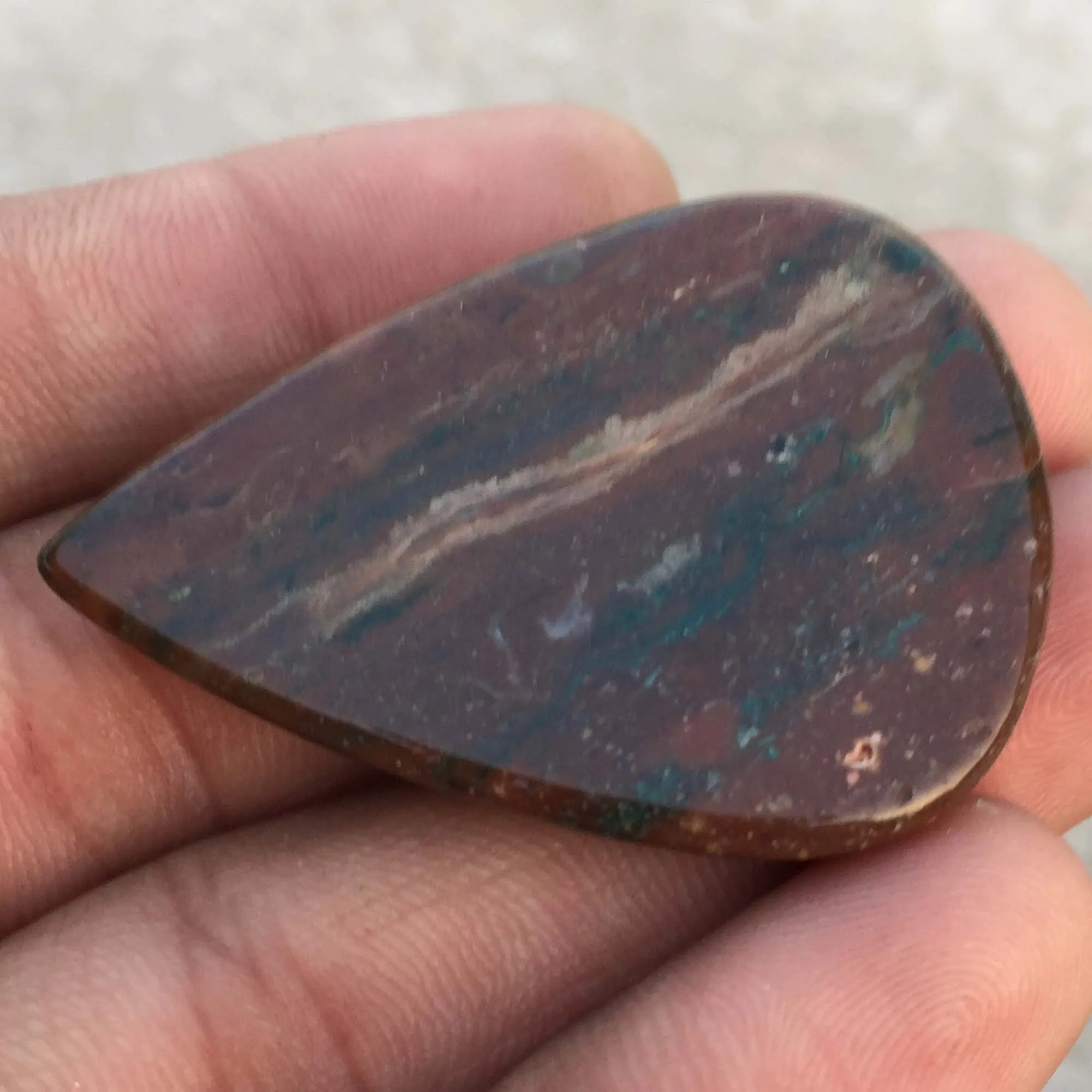  Изысканный камень в форме груши кабошон крови