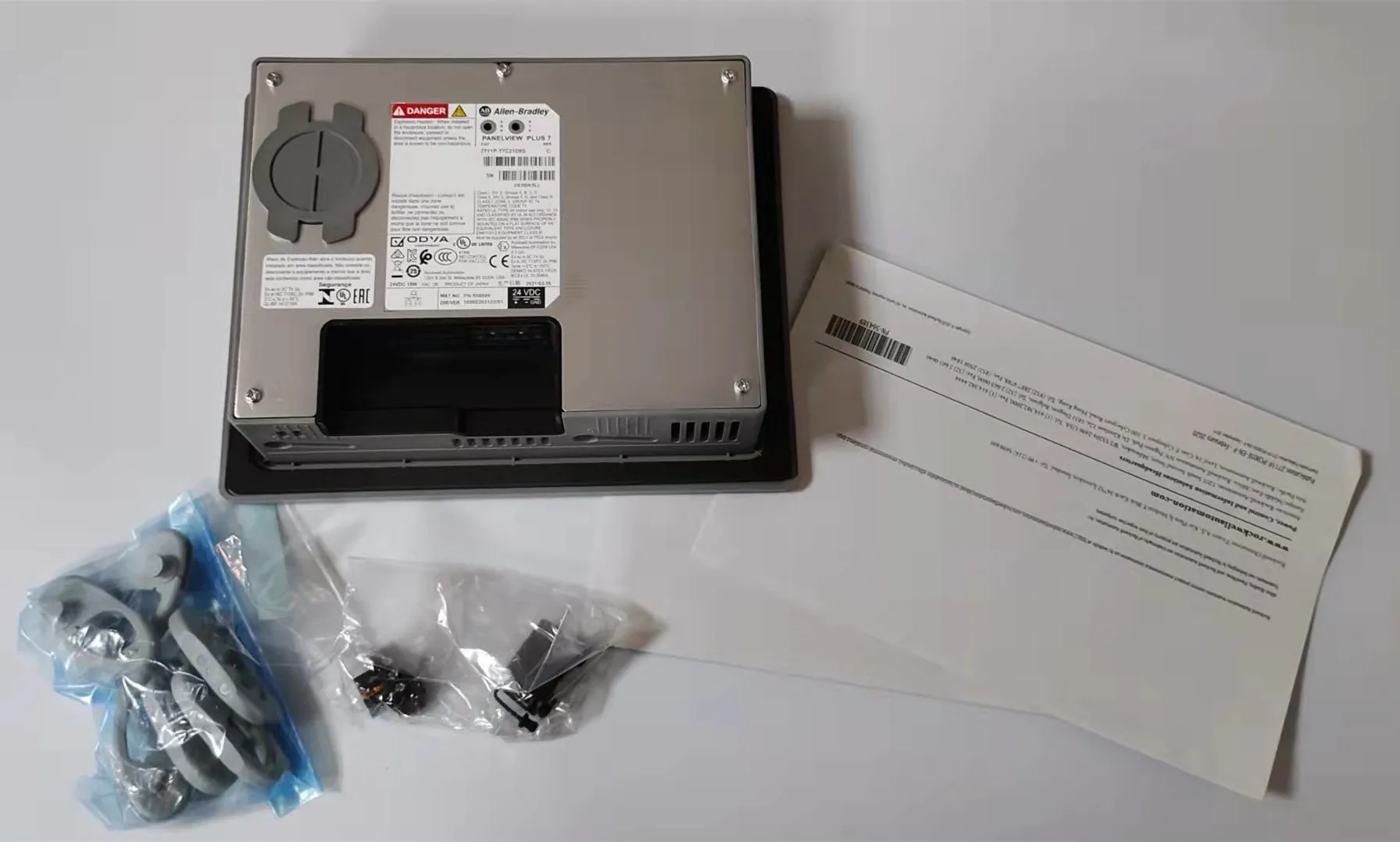 Совершенно новый Allen Bradley 2711P-B10C4D9