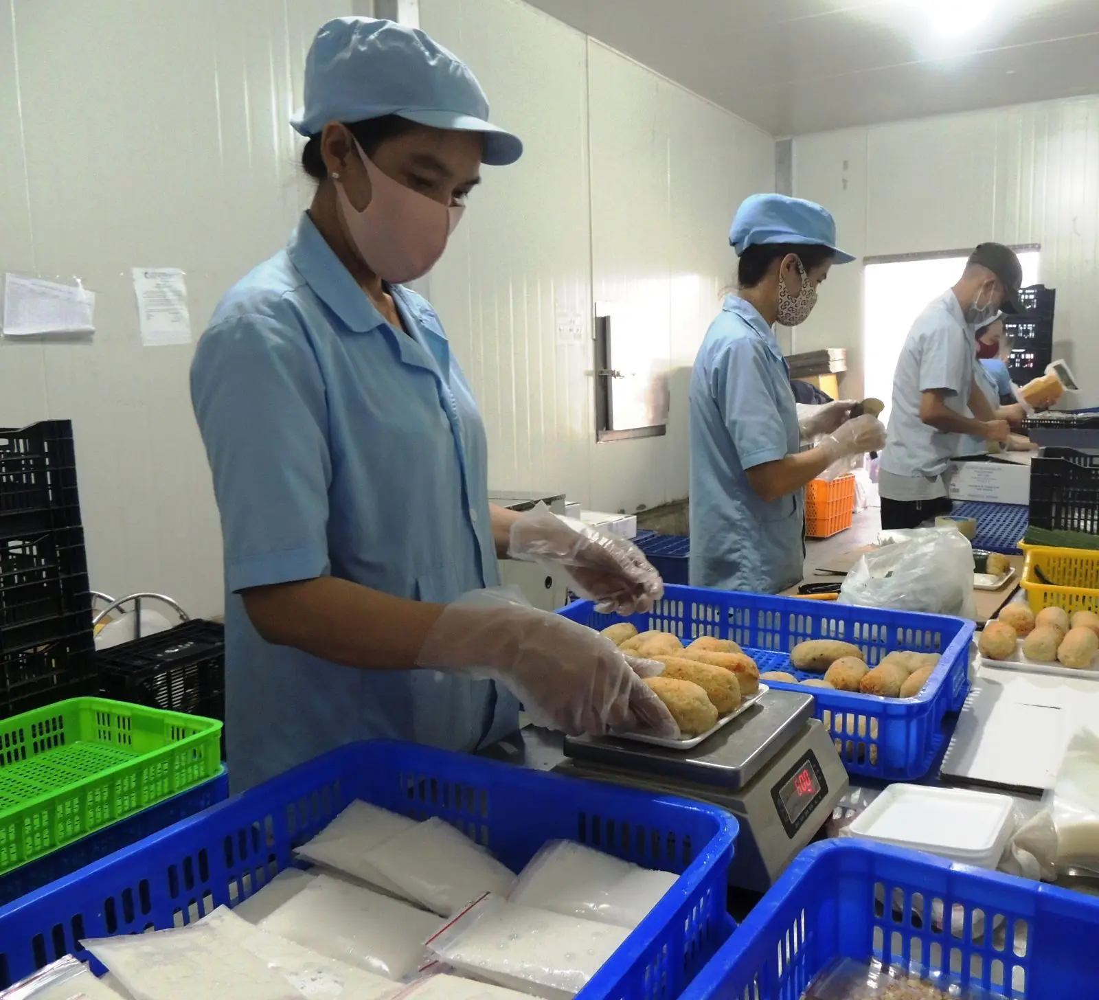  Вьетнамские жареные банановые липкие рисовые пирожные/банановые чипсы контакт lena 0084 707 750 653