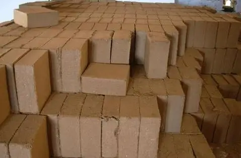  Блоки из сжатого моющегося кокосового волокна-торф цвета намного легче чем почва поэтому лучше подходит для террасы и сада