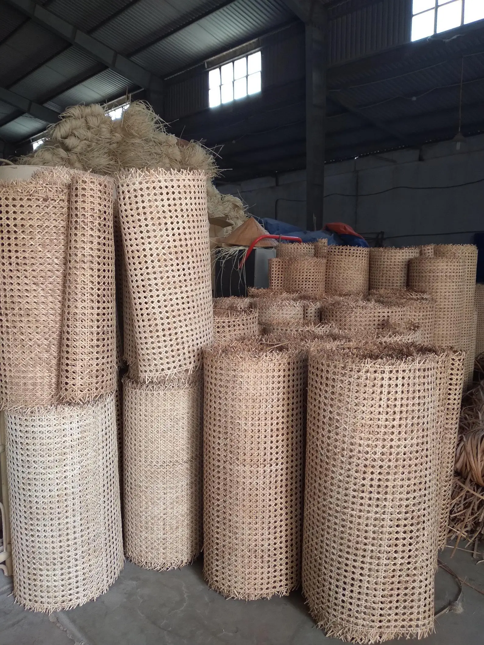 Высокое качество, фабрика, самая низкая цена, доставка, пластиковая сетка, ротанговая тростниковая лента, рулон с завода во Вьетнаме