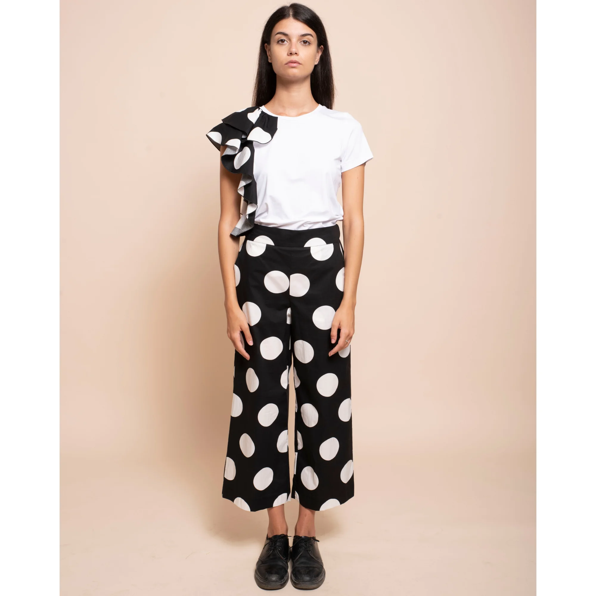Italian gaucho trousers of the best quality with French pockets, elasticated waist on the back, large polka dots. For the day