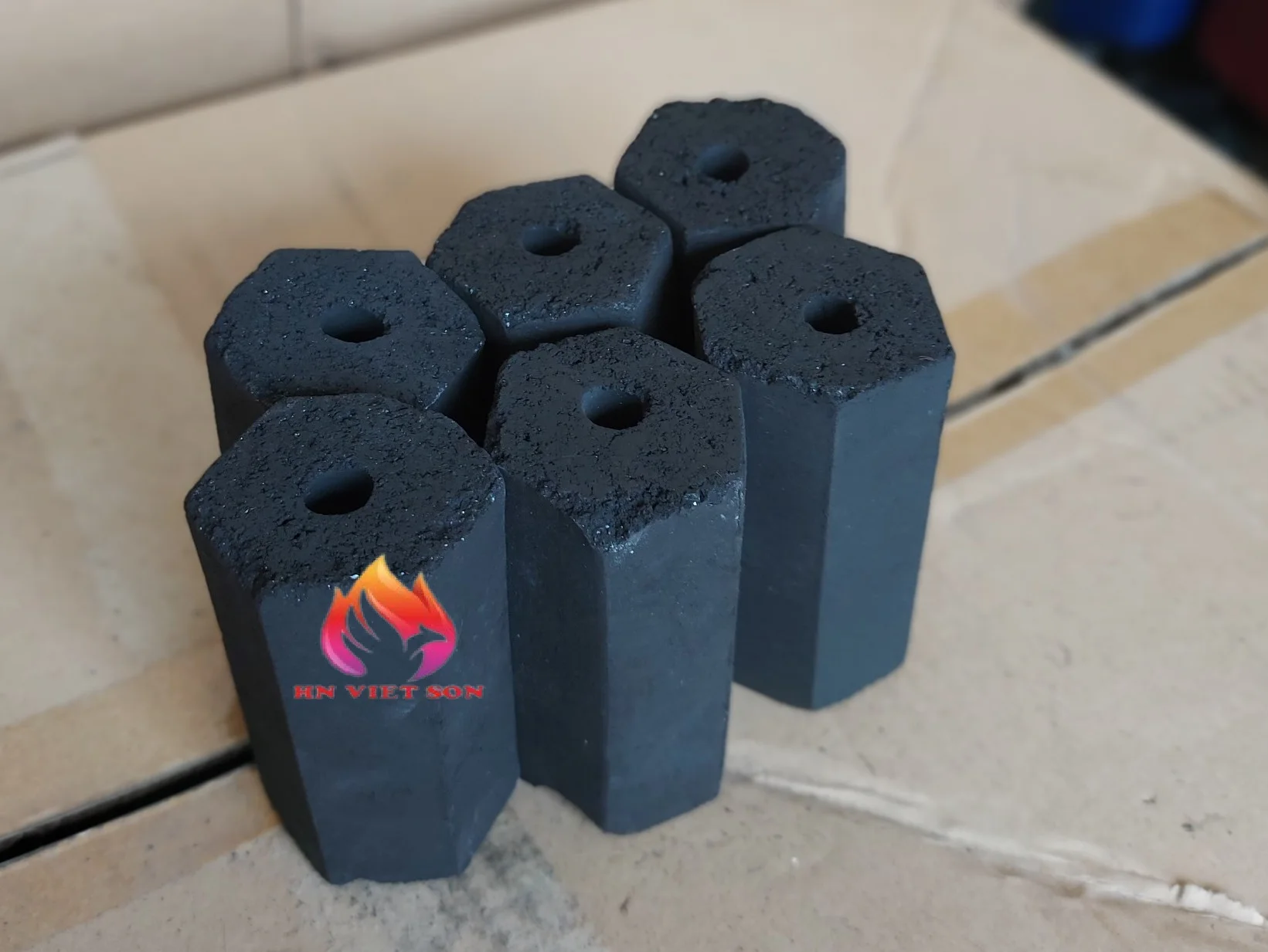  100% кокосовый уголь/материал Кокосовая Скорлупа из Вьетнама