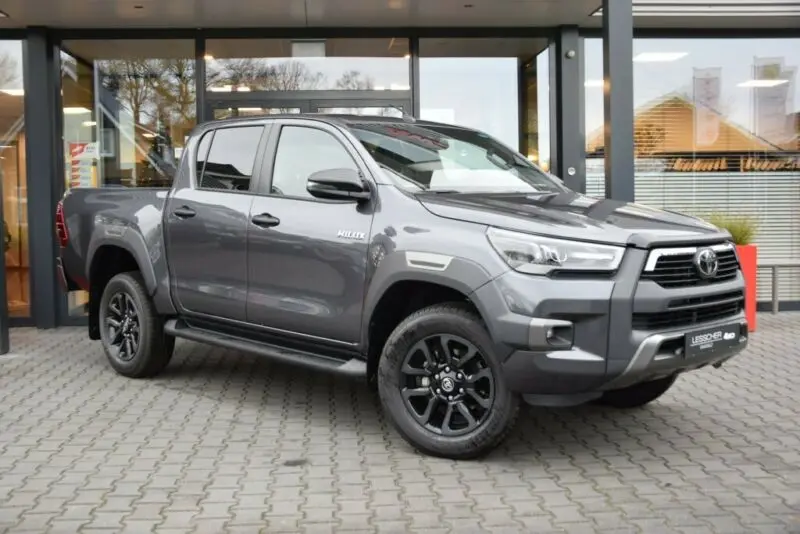 Affordable Hilux double cabin brand new 4x4 pick up truck