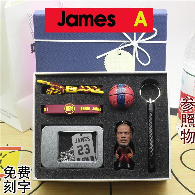 
Джеймс Коби Брайант, карри харден и Кайри эйрвинг Вестбрук, подарите мальчику, игрушечный браслет в качестве рождественского подарка 