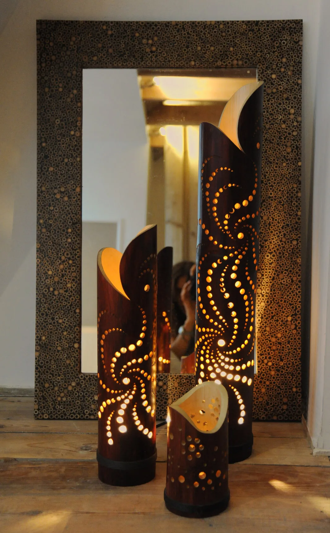 Wholesale cozy indoor art decor engraved bamboo lamp sturdy vintage bamboo led table lamp aesthetic