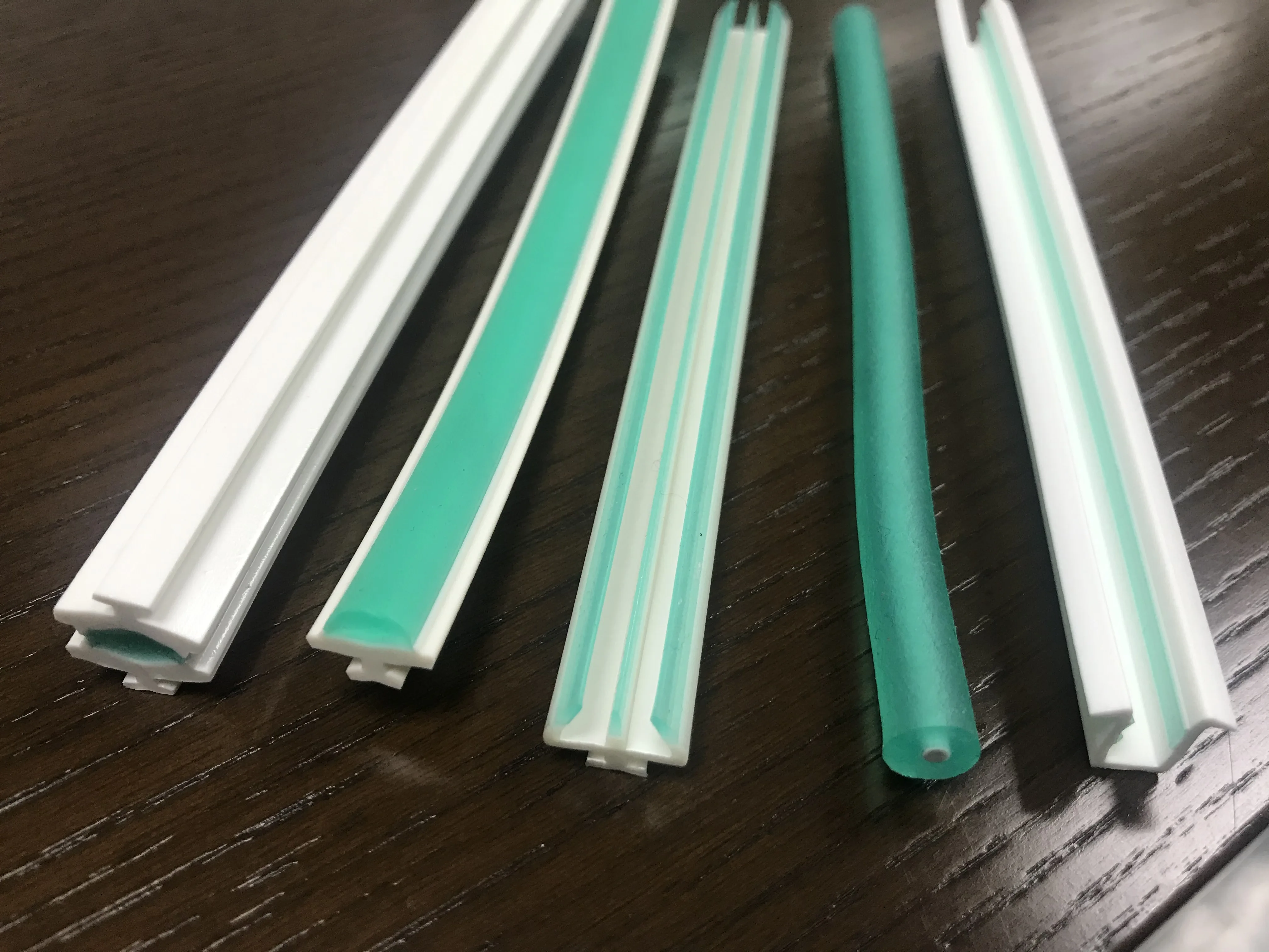 Long Gel Extrusion Hotty Gel for Protectors and Safety Products