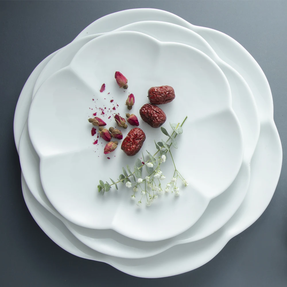 OEM White Peach Blossom-Shaped Porcelain Dinner Plates Hot Trend with Various Sizes round Pattern Wholesale Hotels Restaurants