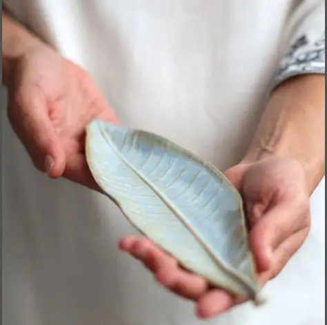 Поднос для сервировки еды золотого цвета в античном дизайне из латуни идеально подходит стильного настольного сервировального набора