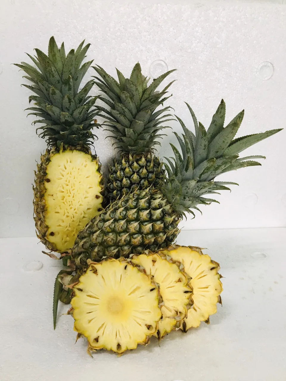 High Quality Wholesale Fresh Mild Sweet Ananas/Pineapples With 1-1.5 kg/pcs From West Of Vietnam