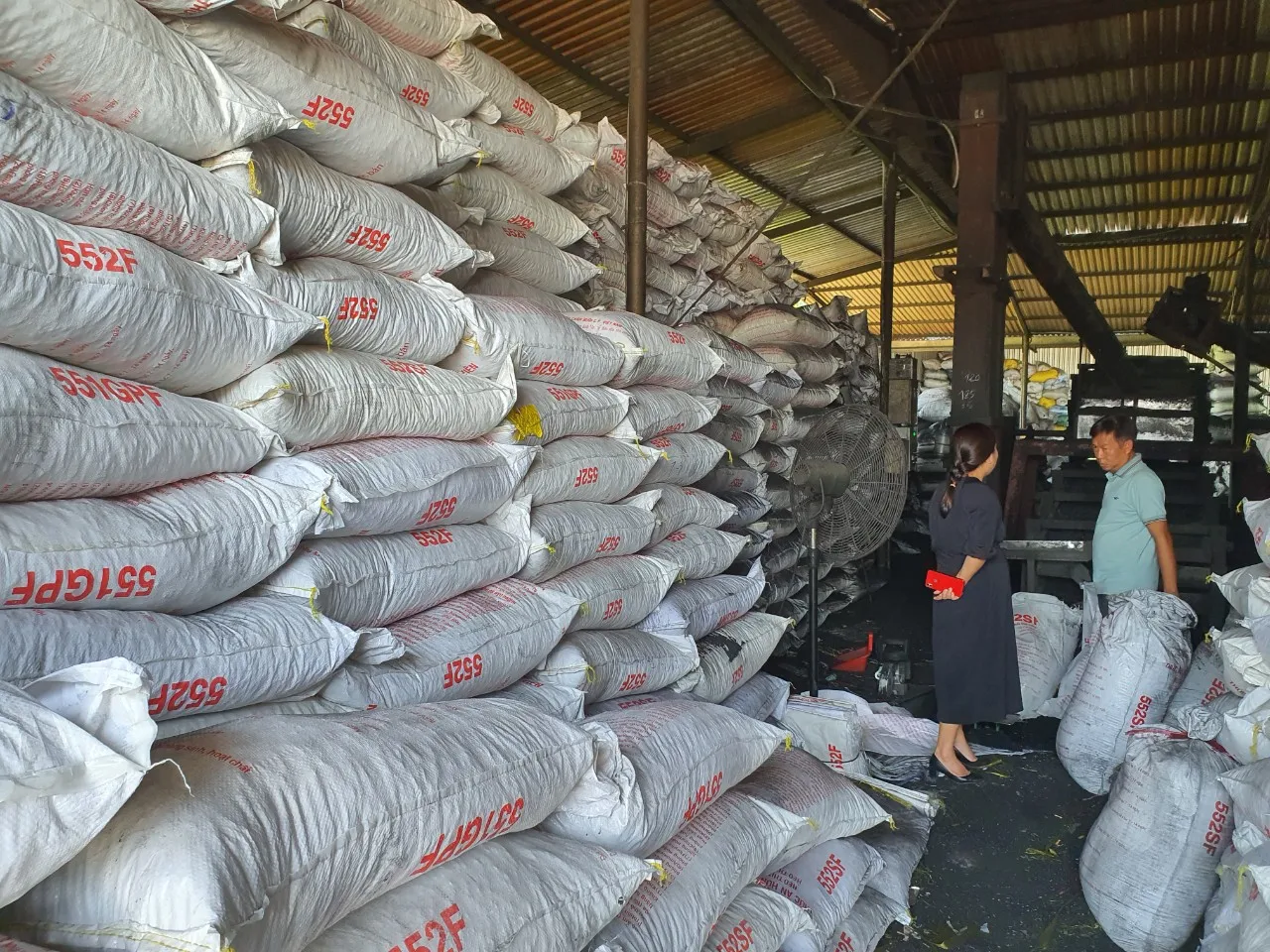 Coconut shell charcoal raw material ,  Activated Carbon Manufacturer low price Coal-Based coconut from Vietnam