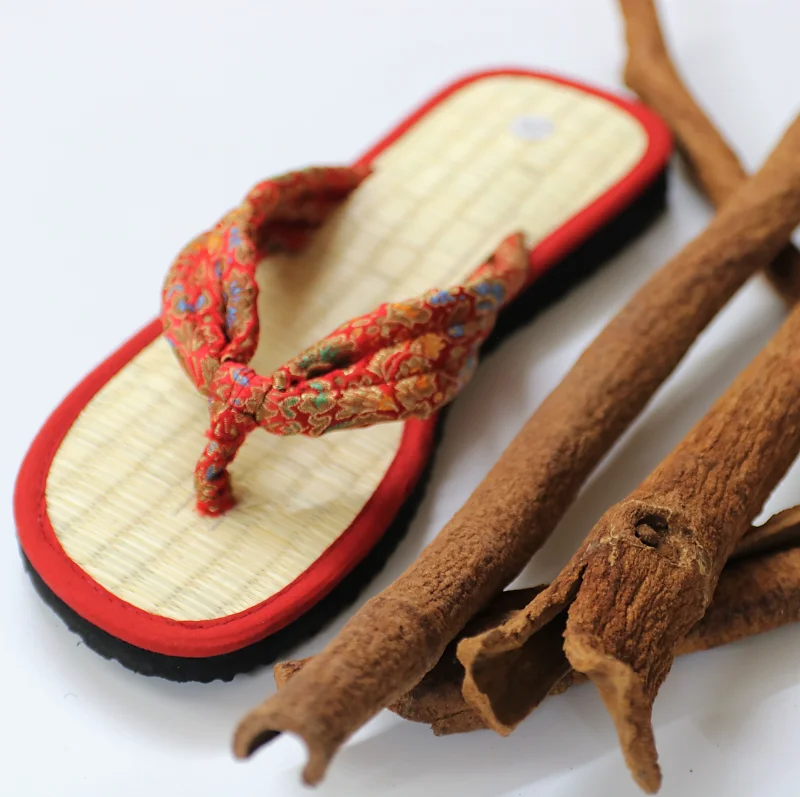 Affordable  Natural Seagrass Cinnamon Silk Flip Flops Slippers Shoes From VietNam Best Supplier