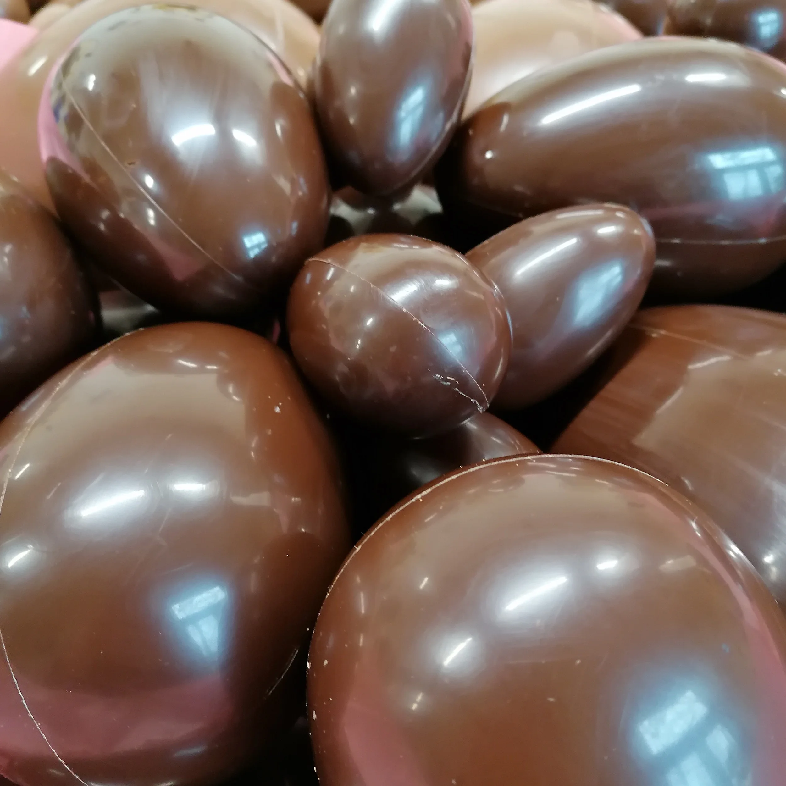 
Italian Product Easter Egg 350gr Milk Chocolate Pistachios 