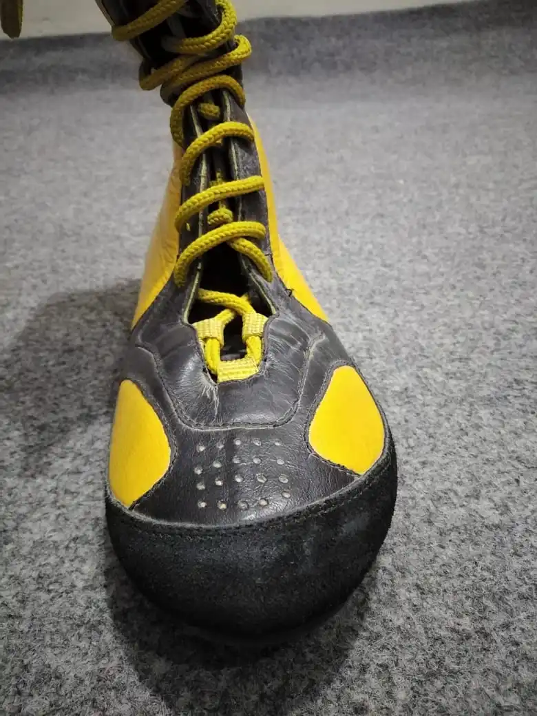 Hot Selling Custom Long Style Yellow High Ankle Boxing Shoes for Men Kick Boxing Boots for Training Fitness Walking Shoes