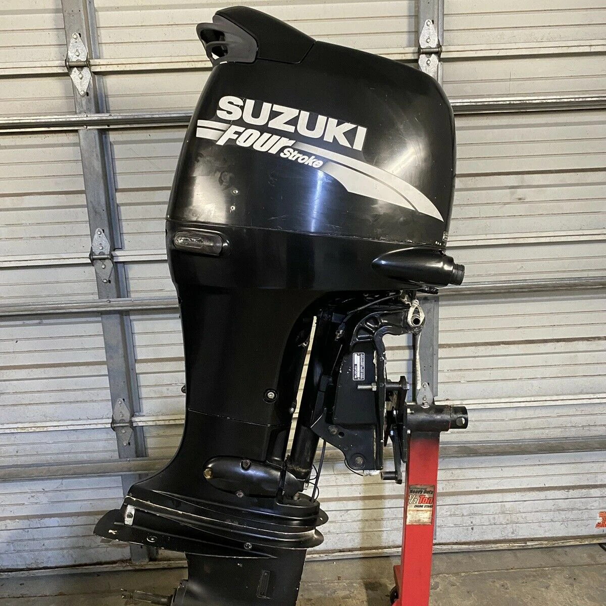 Used Suzukis 140 HP Outboard Boat Motor 4 Stroke